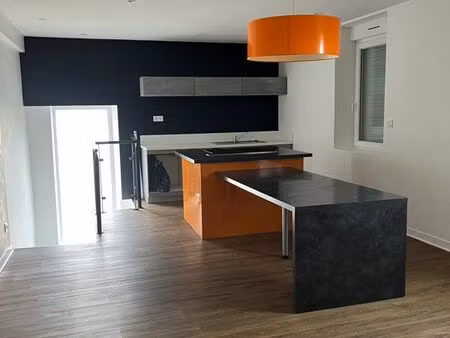f4 dans maison avec extérieur