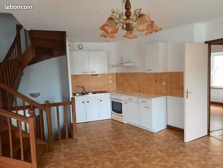 à louer – superbe t5 meublé de 75 m² en plein cœur de ménéac