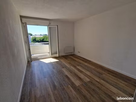 appartement rénové 22m² - résidence piscine et parking