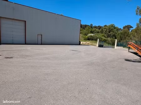 location hangar
