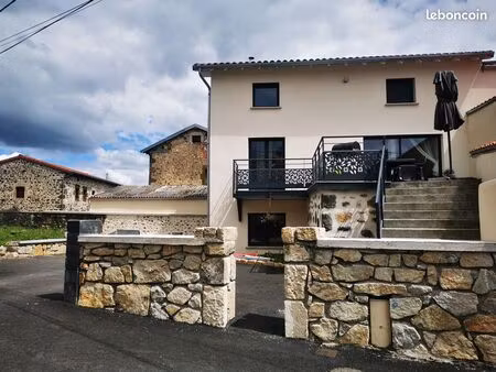 maison en pierre individuelle