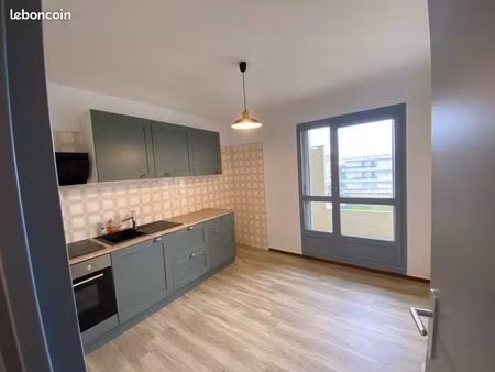 à louer – grand appartement rénové de 55 m² avec balcon xxl – quartier montoire  gien dern