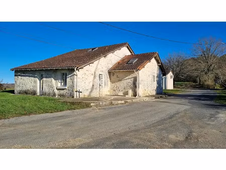 location maison 4 pièces 96 m² à nontron (24300)  825 €
