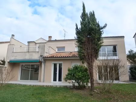 location maison 5 pièces 173.44 m² à perigueux (24000)  1 450 €