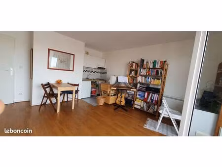 grand studio avec parking