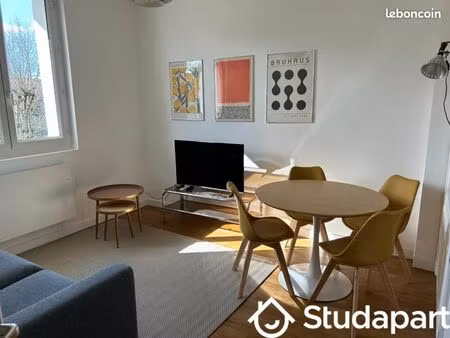 chambre 1 pièce 12 m²