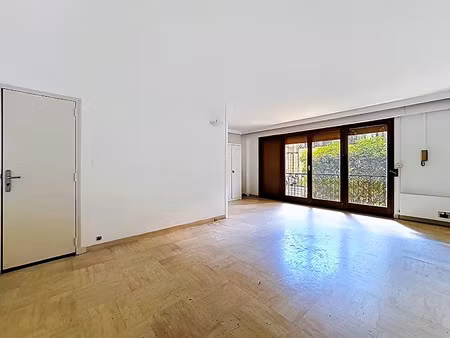 location locaux professionnels 2 pièces 64 m² à avignon (84000)  800 €