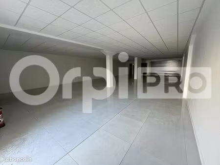 local commercial 200 m²