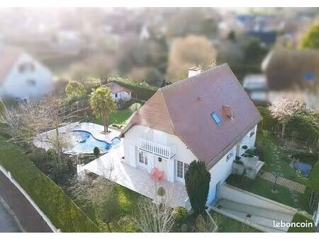 maison individuelle avec piscine à colomby anguerny