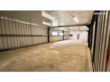 local d'activité 220 m² sécurisé avec bureau et cour – soyaux