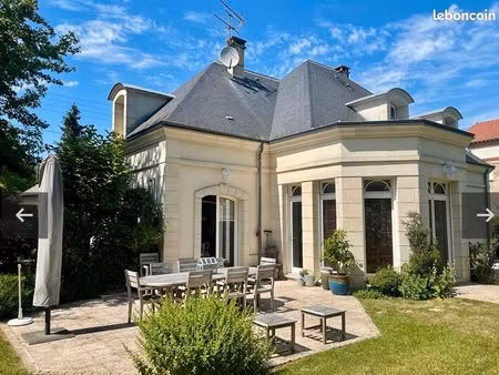 maison 6 pièces 220 m²