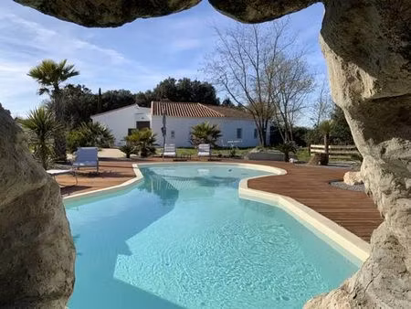 maison de luxe de 4 chambres en vente à uzès  france