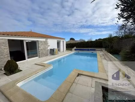maison de luxe en vente à croix-chapeau  france