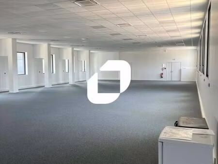 bureau 609 m²