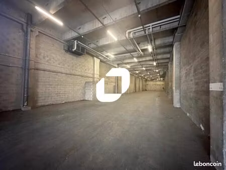 local d'activité 750 m²