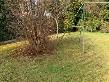 terrain de 374 m2
