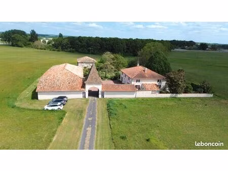 propriété 8 pièces 341 m²