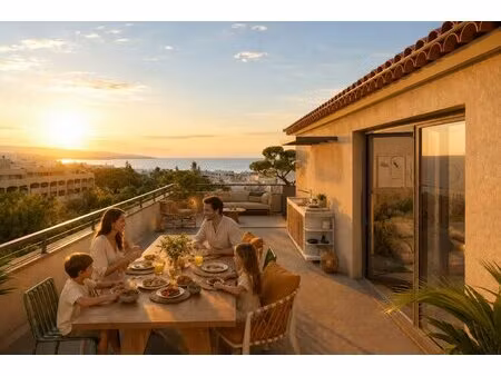 dîners au coucher du soleil au-dessus d’antibes — appartement avec vaste terrasse et vue..