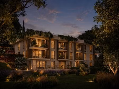 un art de vivre dedans-dehors — un appartement à antibes  avec grand jardin