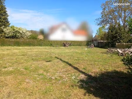 terrain constructible de 800 m2 au cœur de barmont à mehun-sur-yevre