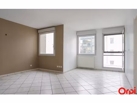 location appartement  m² t-2 à lyon 6  990 €