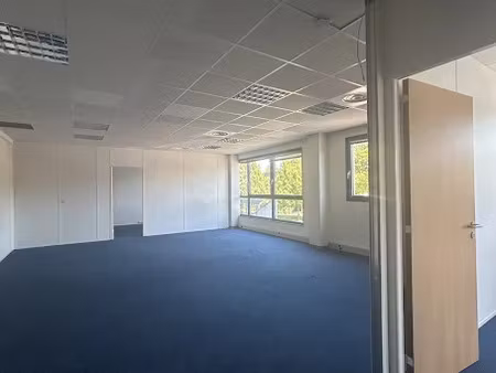 location locaux professionnels 4 pièces 118 m² à entzheim (67960)  984 €