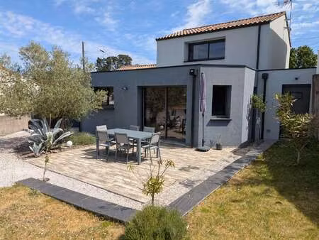 vente maison à la roche-sur-yon zi sud (85000) : à vendre / 110m² la roche-sur-yon zi sud