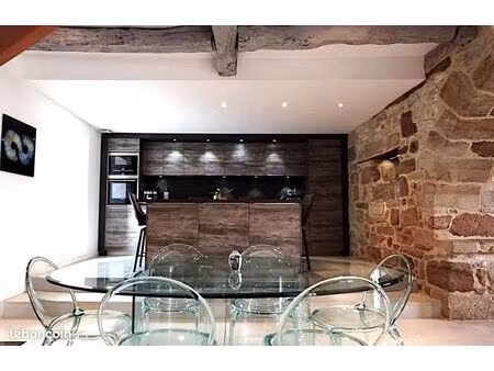 maison en pierre rénovée avec jardin et jacuzzi