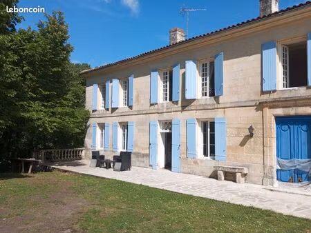 charentaise de 280m2 avec chambres d'hotes