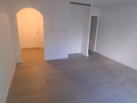 studio 1 pièce 27 m²