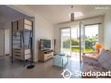chambre 1 pièce 12 m²