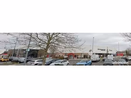 commerce 77 m²