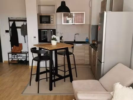 beau t2 récent avec balcon + parking