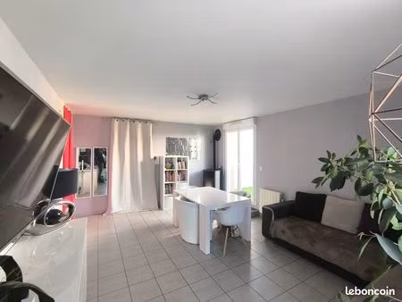 vend très bel appartement t4