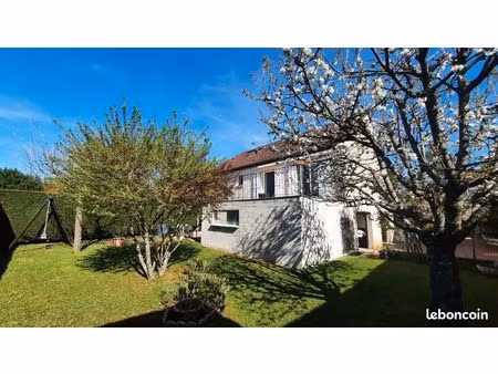 pavillon 4 chambres avec jardin arboré