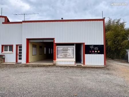 dépôt de 220m² avec coin bureau