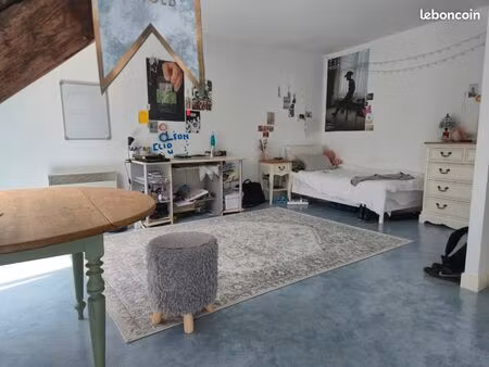 studio idéalement situé (50m lycée)