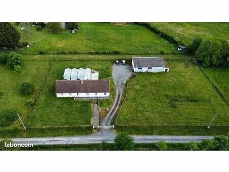 maison plein pied + hangar et piscine couverte