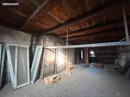 hyper-centre besançon : duplex sous les toits à réinventer