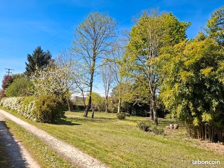 terrain constructible de 2441m2