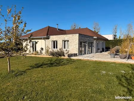 propriété 8 pièces 220 m²