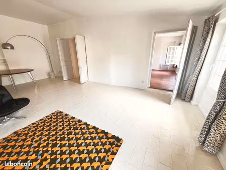 appartement au centre à proximité du château