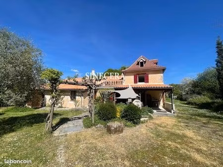 maison 2 pièces 235 m²