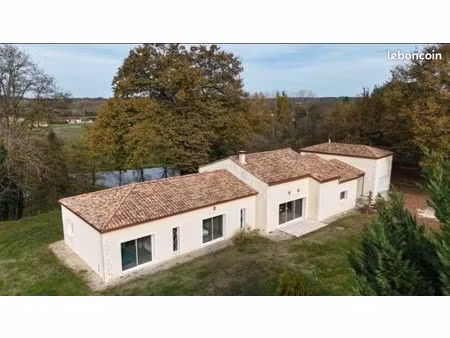maison d'architecte 2012  210m² + 100m² garage  charpente tradi apparente  très grandes ba