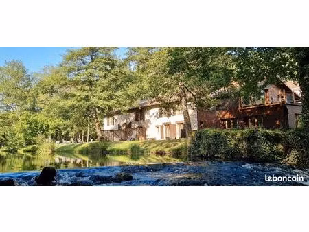 propriete rare au coeur du perigord vert - 6 ha - activite touristique