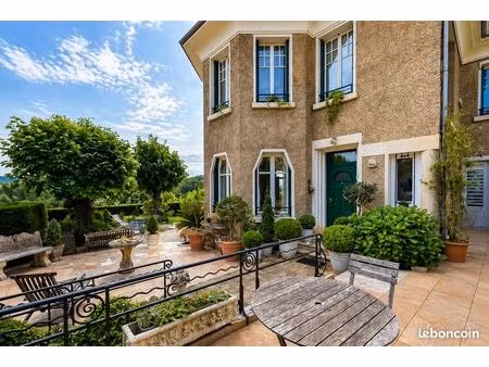 maison 8 pièces 187 m²