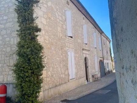 maison avec jardin et cour