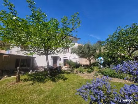 maison 7 pièces 214 m²