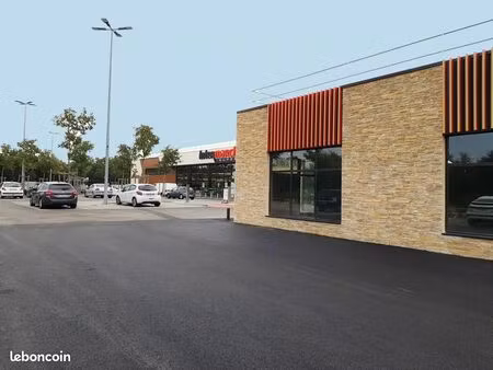 commerce 100 m²