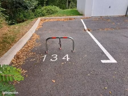place de parking privative facile d'accès - les hauts de tréqueffelec - quimper
